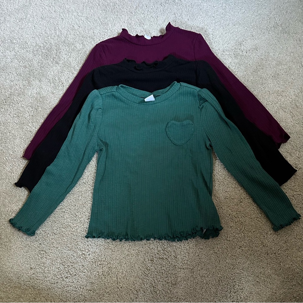 Old Navy Green and Black Long Sleeve Tees